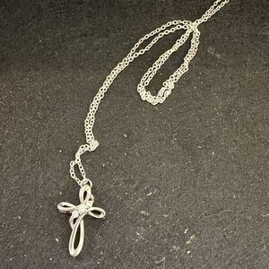 Stylish Sterling Silver Cross Pendant Necklace 925